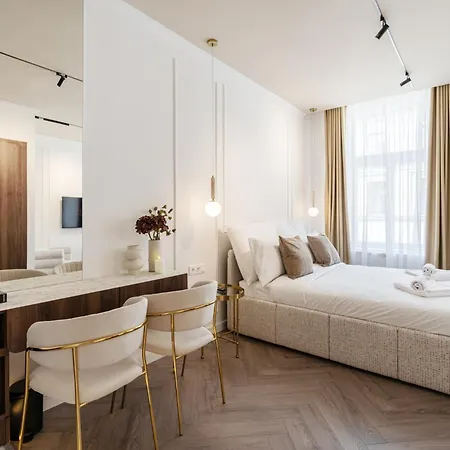 La Maison Parliament By Bqa Bed and Breakfast 3*